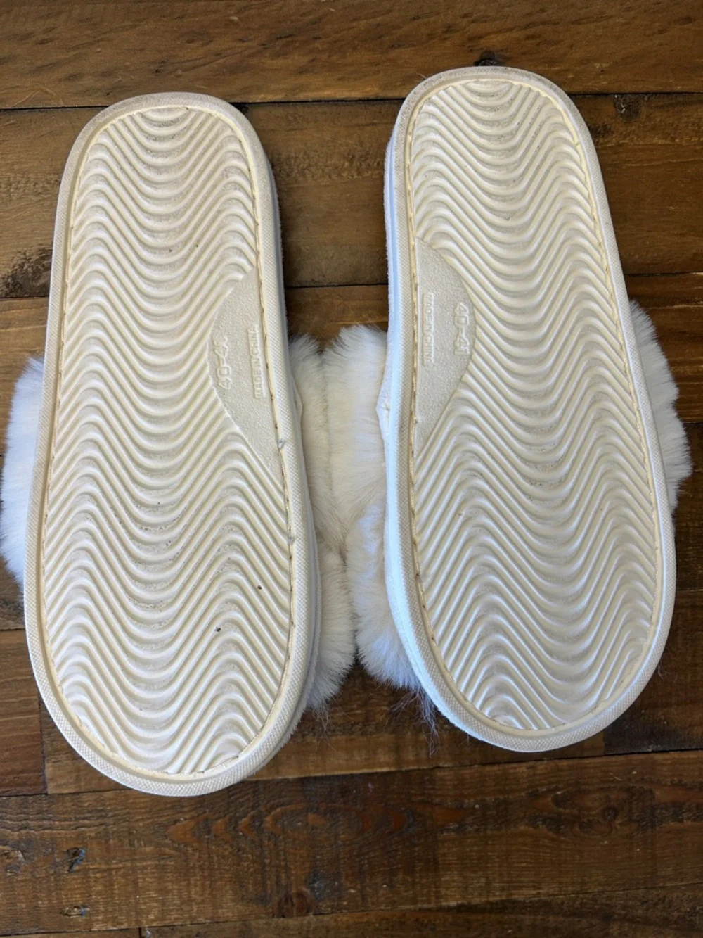 Cozy Faux Fur Slide Slippers in Cream - Picture 2 of 4